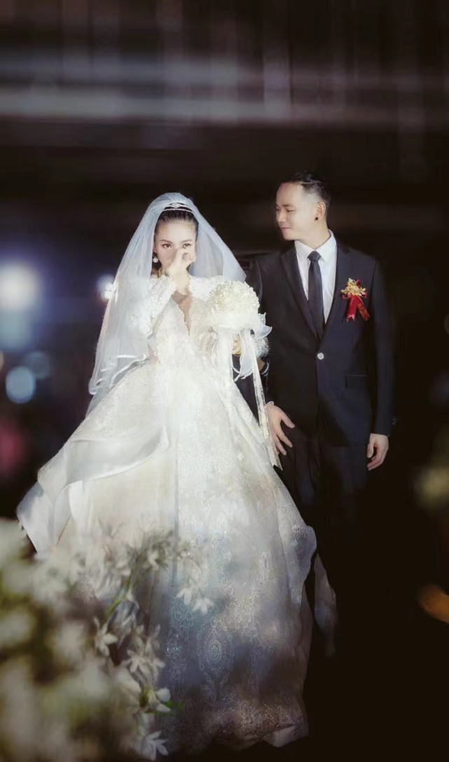 30岁好声音歌手毕夏官宣产子嫁师兄刚5个月产前晒性感孕照