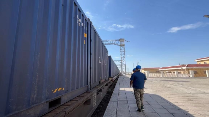 敞顶箱装运助力广汇物流疆煤东运战略推进