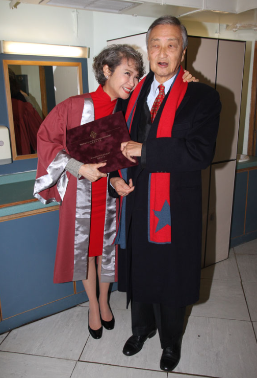 萧芳芳84岁丈夫张正甫去世,结婚42年乐善好施,系香港新闻界鼻祖_腾讯