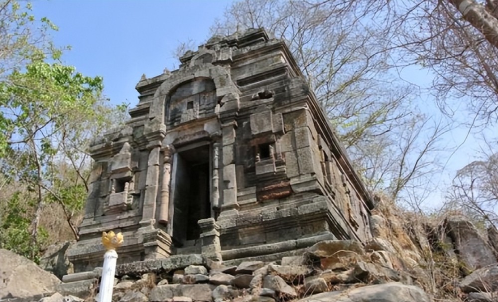 【扶南國的印度教寺廟遺址】▲【出土的扶南國石碑】▲【扶南王國