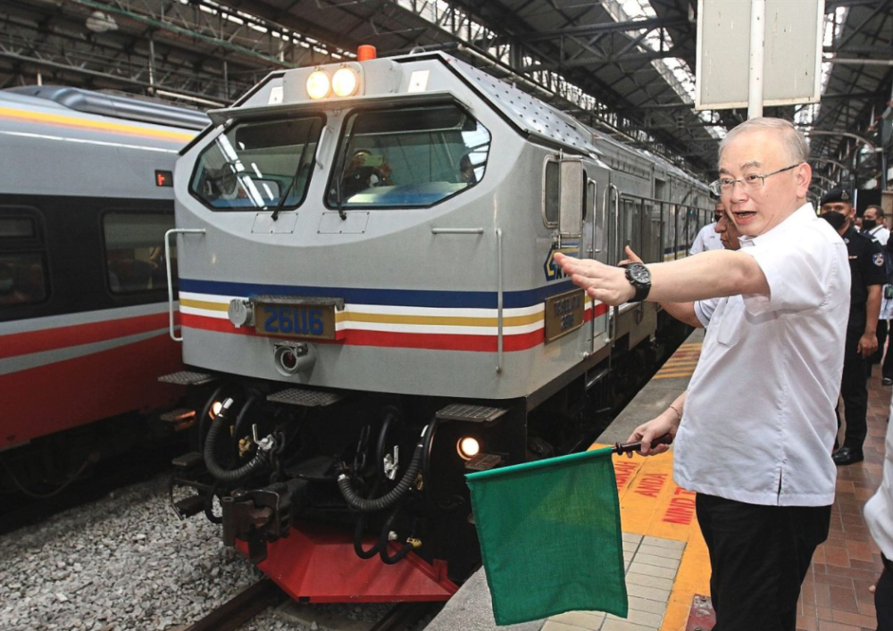 东盟特快货运列车试跑，中国商品可经铁路抵达马来西亚