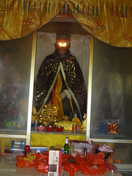 在阎王殿里,阎王的双眼发出仿佛能洞悉世间万物的60