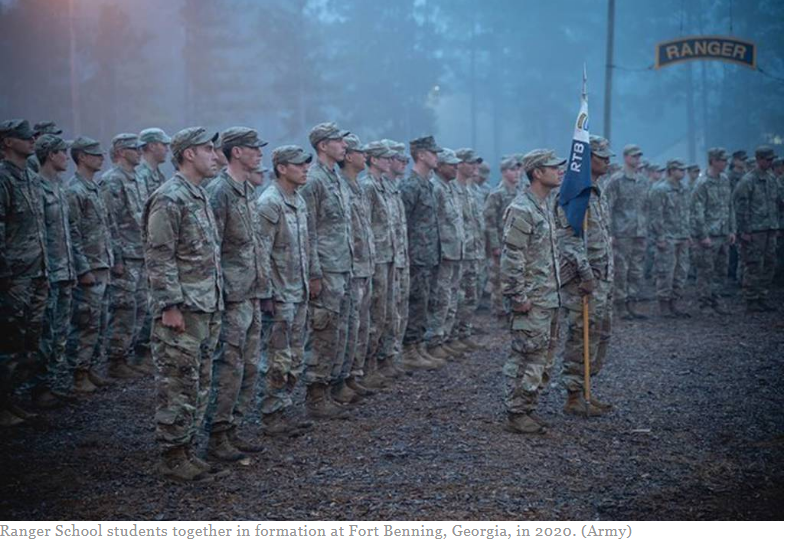 当时一些士兵正在那里参加美国陆军游骑兵学校为期两个月的训练营,该