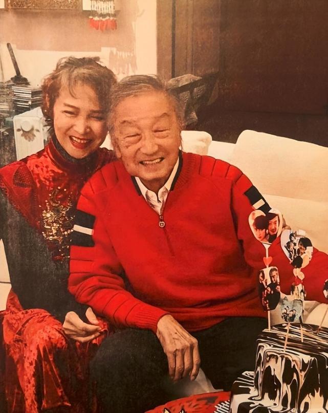 影后萧芳芳82岁丈夫患癌凌晨睡梦中突然离世曾任亚视ceo