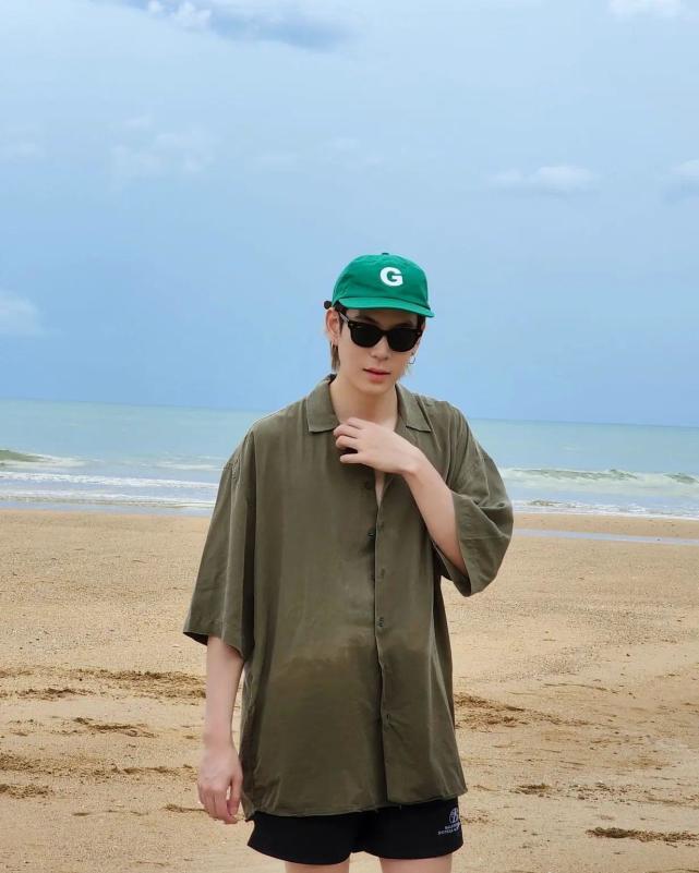 泰国仔jaylerr穿搭:长得好看又有钱的人,平时是怎么穿衣的?