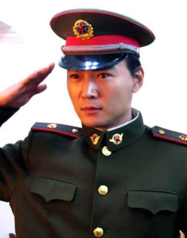 这位台湾省演员一点也不张扬但在每年国庆节都会准时挂出五星红旗