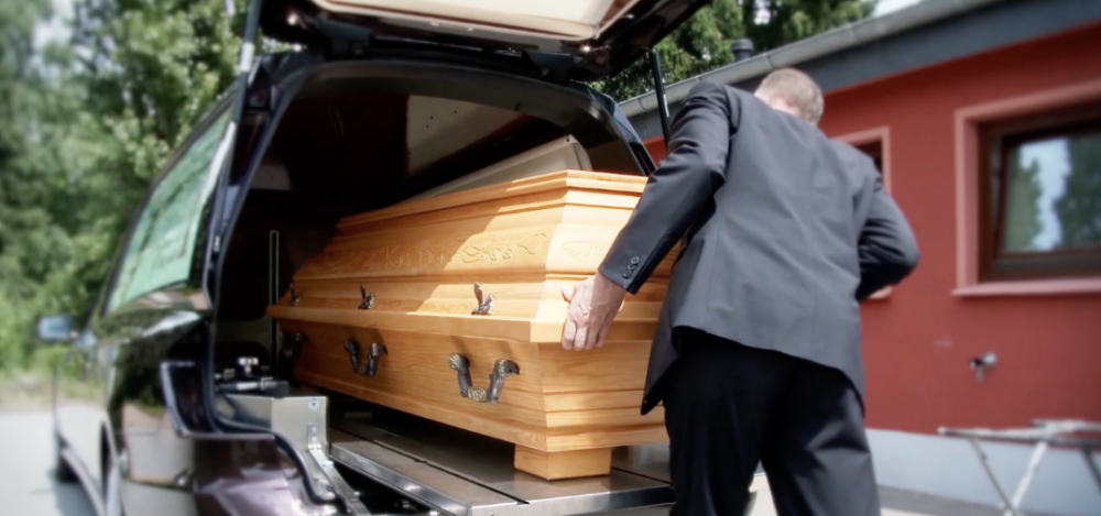 【#德国火葬场为节能实行5人混烧#】此话当真?_腾讯新闻