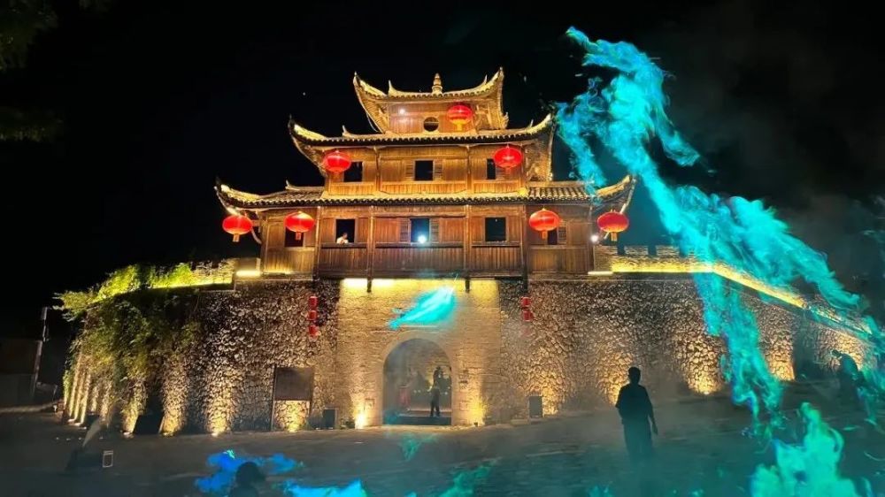 邵武首个极光秀空降和平古镇_腾讯新闻