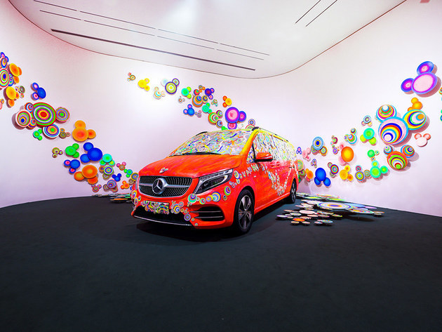 梅赛德斯-奔驰V级MPV发布全新产品主张暨米奇艺术展中国巡展收官