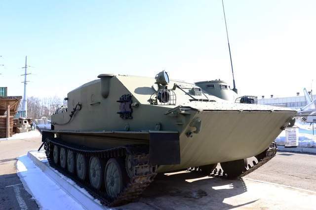 鳄鱼重型装甲步兵战车,在百夫长坦克基础上升级,能衍生变形车_腾讯