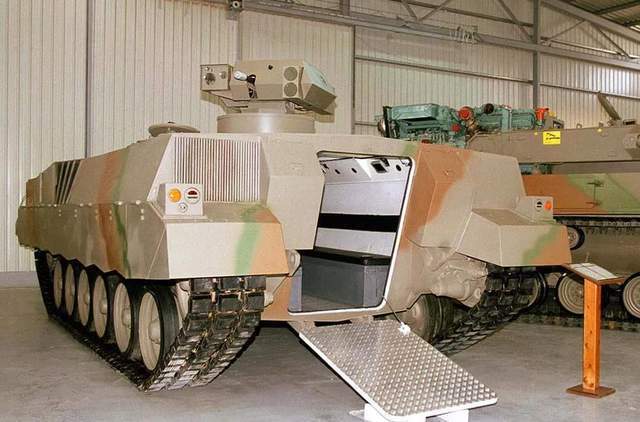 鳄鱼重型装甲步兵战车,在百夫长坦克基础上升级,能衍生变形车_腾讯