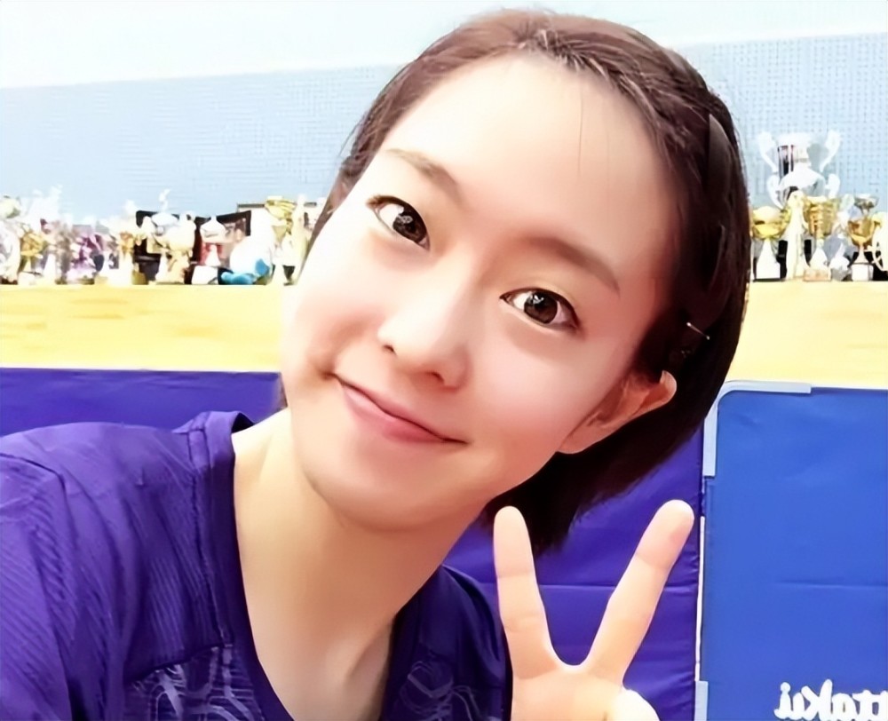 乒乓球t联赛个人赛迎来了女单首轮的较量,其中两大世界冠军石川佳纯