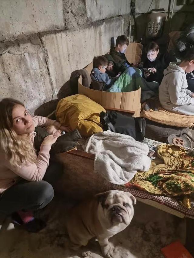 逃难流浪的乌克兰人重新返国返乡，说明对自己的国家越来越有信心