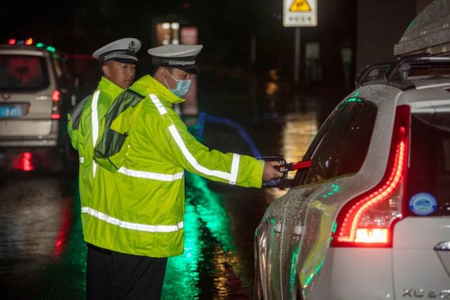 夏季治安打击整治"百日行动"丨白山交警开展夏季夜查酒驾醉驾统一行动