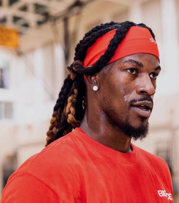 一身腱子肉吉米巴特勒社媒晒最新训练照