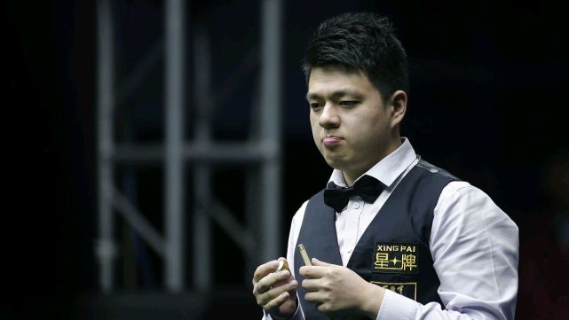 鲁宁和梁文博先后因为质疑裁判引发争议!球迷怒批:输不起!