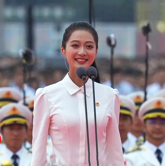 "最美领诵员"冯琳,晒研究生录取通知书,字迹与人一样美_腾讯新闻