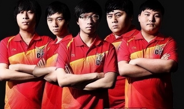 早期的豪门队伍有we,ig,omg,皇族ryl等战队,其他还有类似于pe之类的