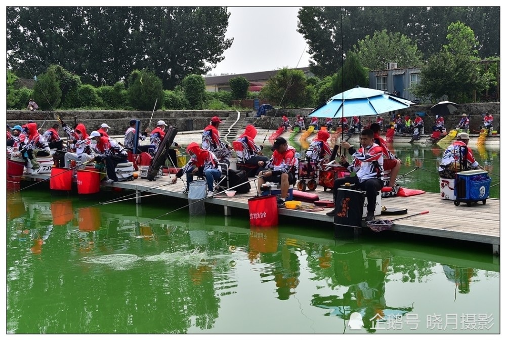 80名垂钓爱好者参加第三届北京城市副中心全民健身钓鱼比赛上午举行