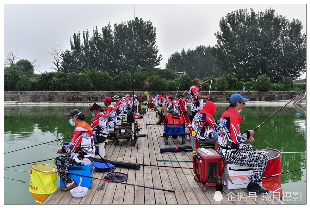 80名垂钓爱好者参加第三届北京城市副中心全民健身钓鱼比赛上午举行