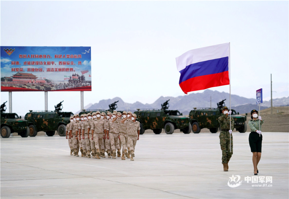 中国陆军承办的“国际军事比赛-2022”在库尔勒开幕