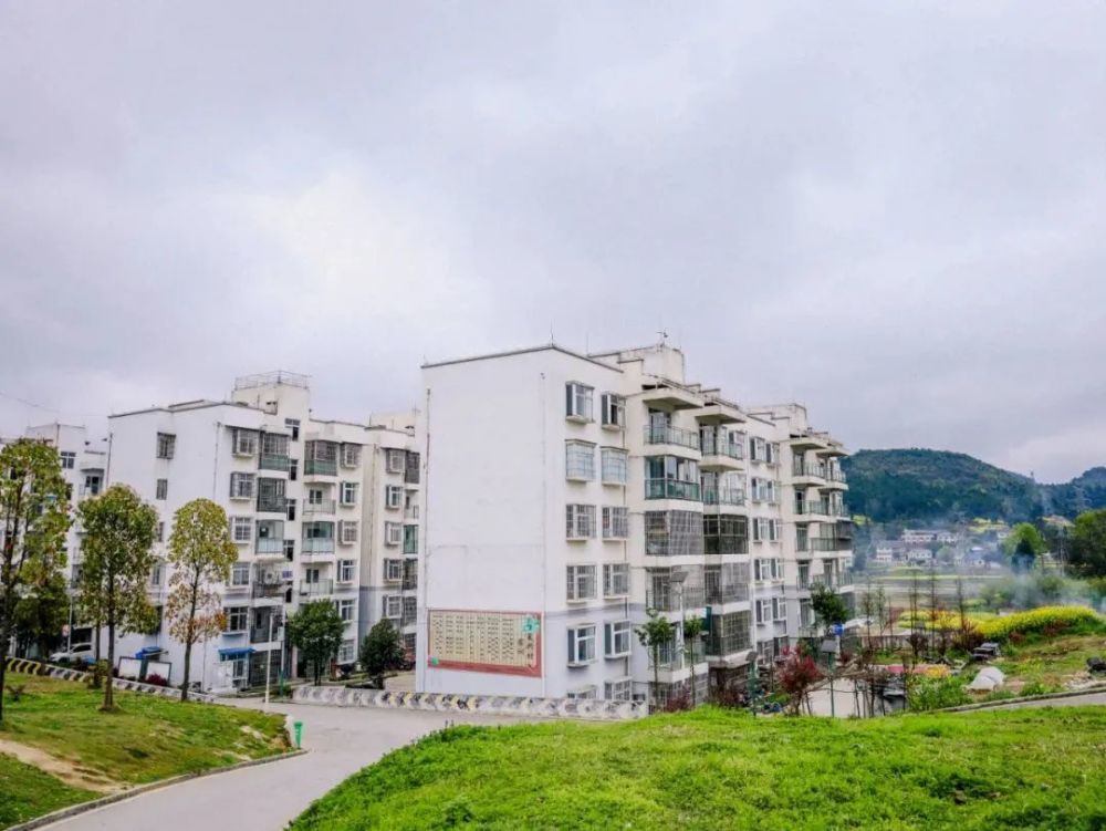 遵义市红花岗区深溪镇复兴村:位于深溪镇西南面,距深溪镇人民政府7