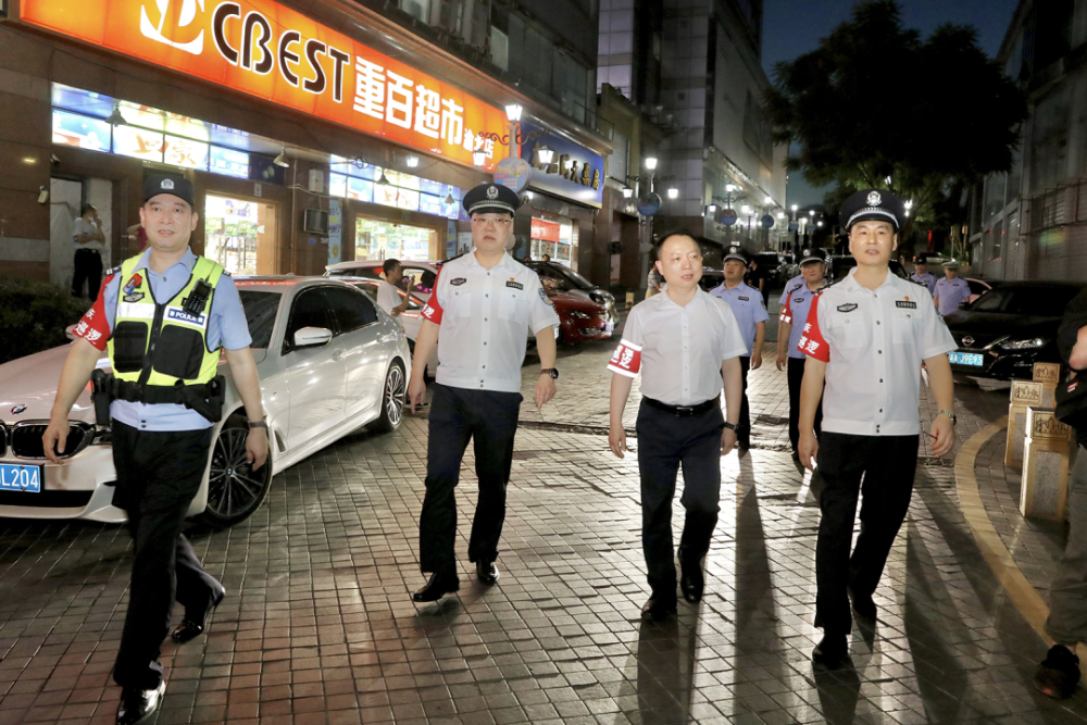 副区长,区公安分局局长徐志强部署渝北区夏夜治安第二次集中巡查宣防