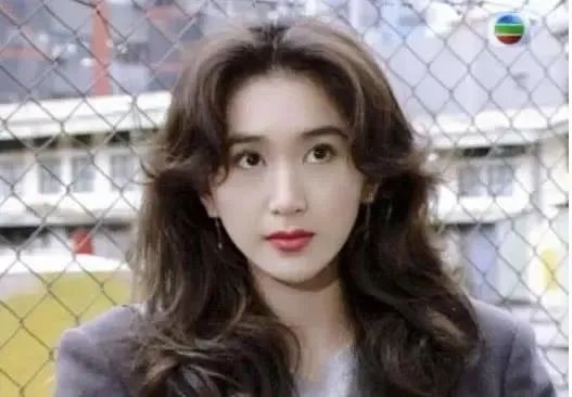 一看正脸是大美人 侧脸却一马平川 这7位女星美得很勉强 腾讯新闻