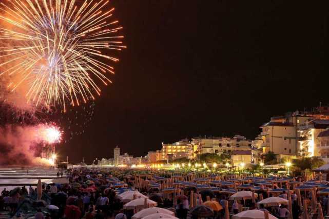 8月15日便是意大利的八月节,当日,意大利全国都会放假一天,民众也会