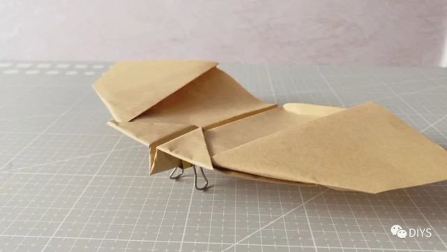 "手工折纸"一架漂亮的蝴蝶仿生振翅纸飞机