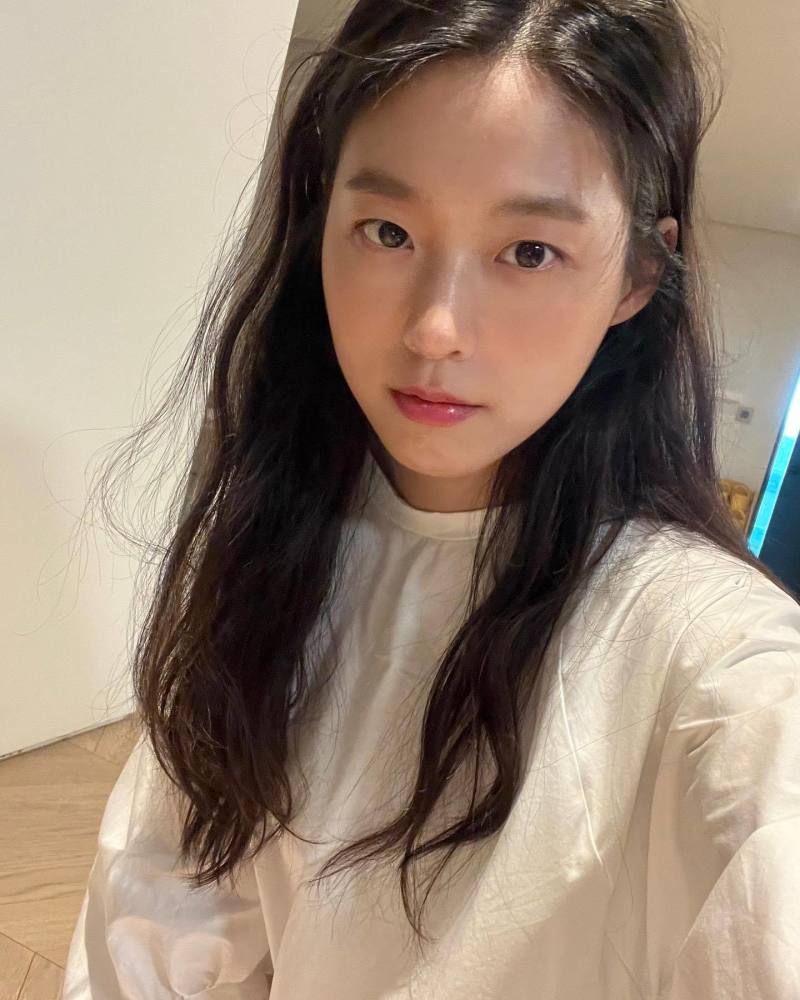 27岁韩国女星金雪炫的素颜自拍,没有美颜的自然之美_腾讯新闻