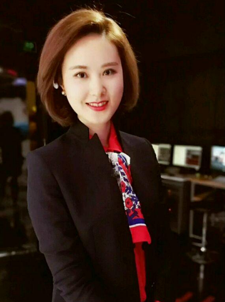 央视美女主持人秦方:高考状元,模特冠军,播音19年,41岁仍单身_微商_舞