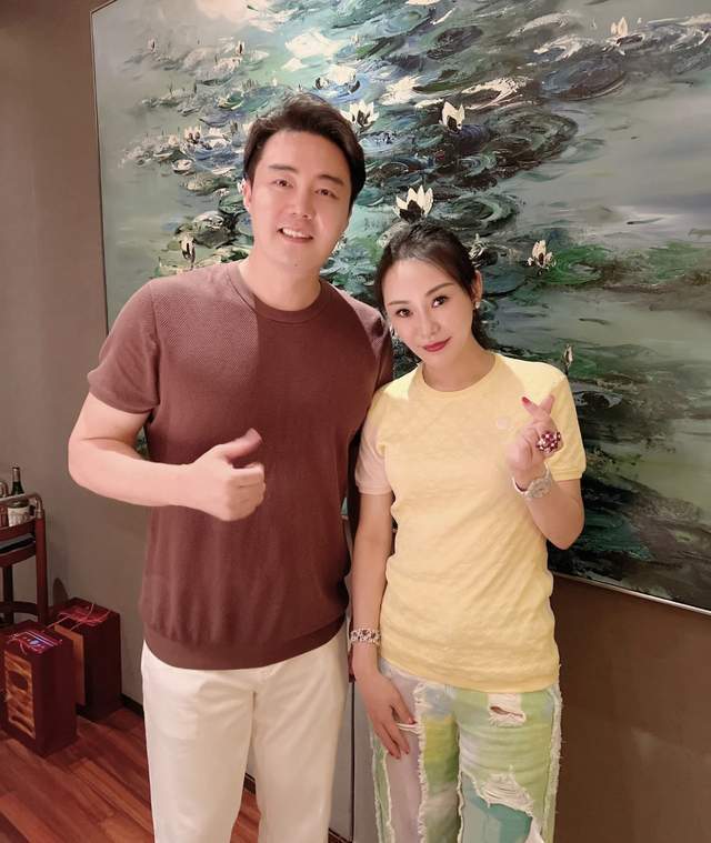 张英席是我国知名的男高音歌唱家,他曾多次登上春晚演唱《难忘今宵》