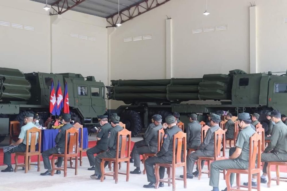 柬埔寨正式接受中国远程火箭炮