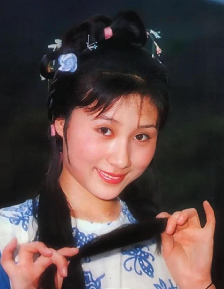 在这期间,她在《红灯记》《断桥》《借伞》等豫剧中担任了主角,在舞台