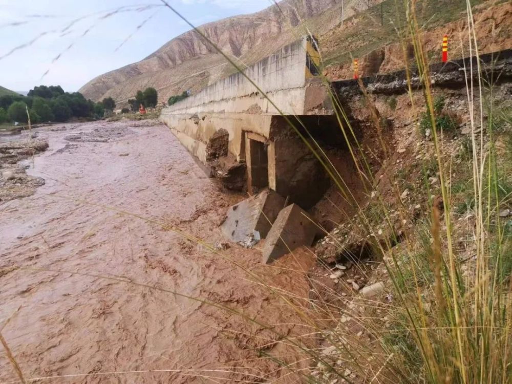 青海这些路段受泥石流影响