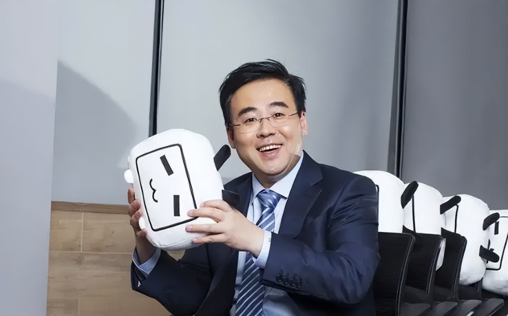 后来在和徐逸沟通中一拍即合,于2014年加入b站,后来在所谓"徐陈"之争