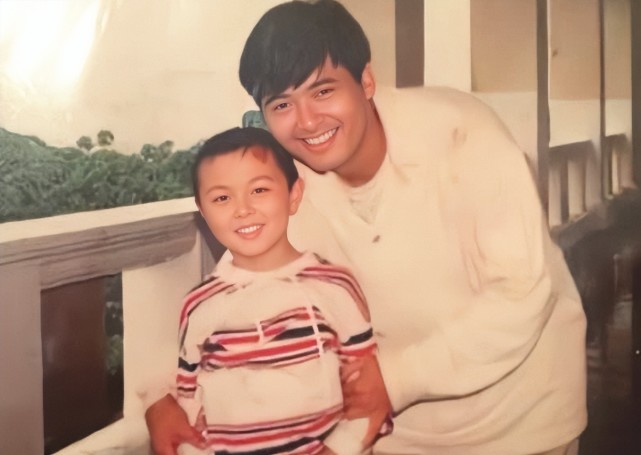 谢苗夫妇现身健身房!演员妻子穿背心大秀身材,凹凸有致曲线完美