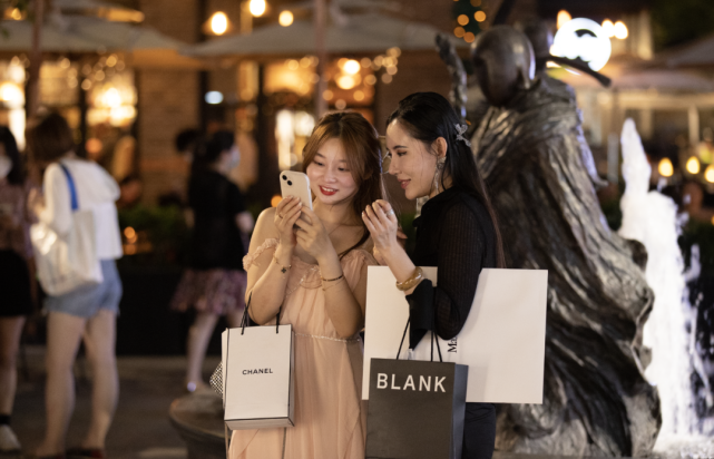街拍黄浦|新天地的夜晚,休闲,购物,纳凉好去处!