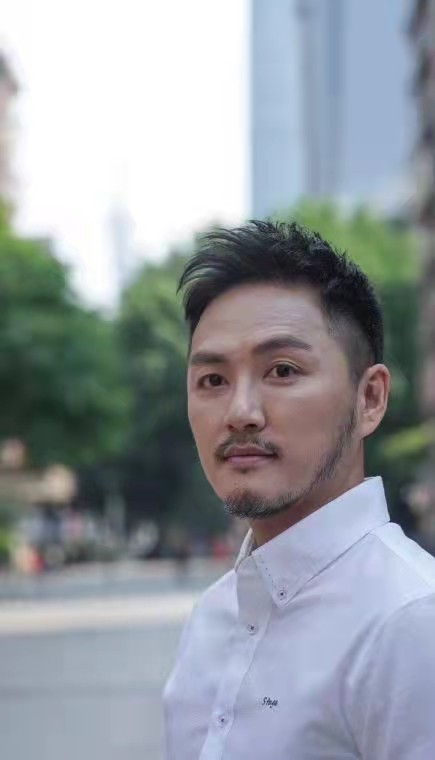 香港演员梁俊一:"没有转行,还想干"_腾讯新闻