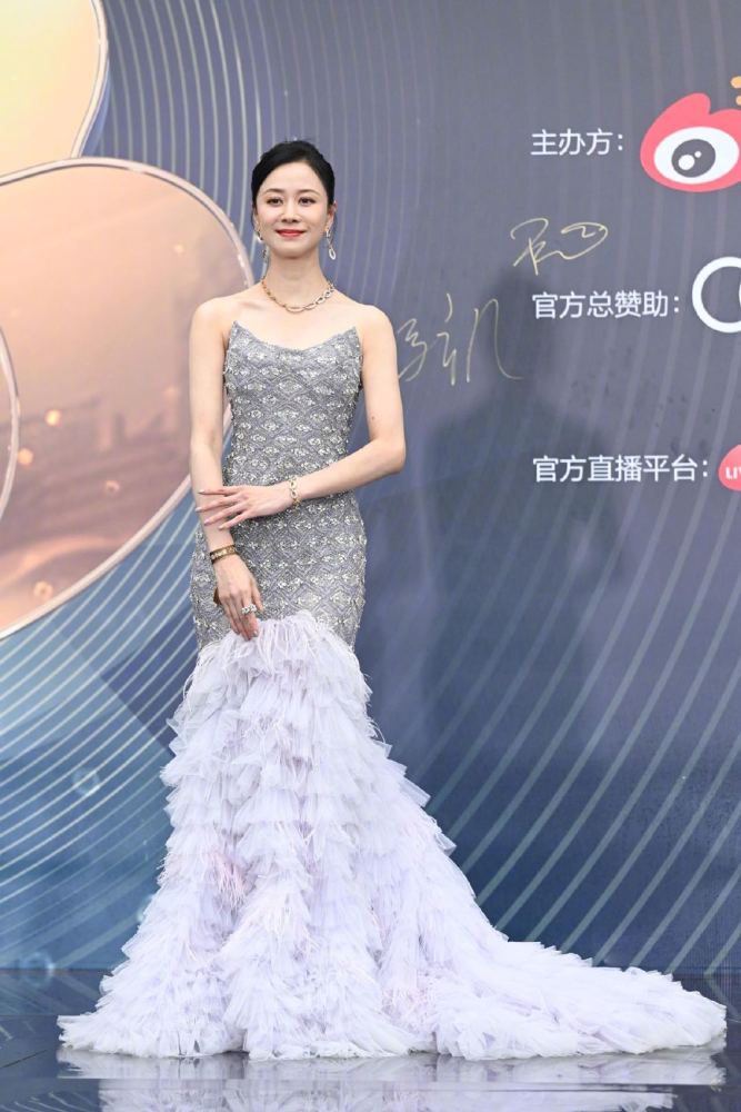 吴越红毯造型最为朴实.李宇春一如既往中性美.