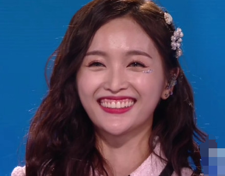 牙齿内扣,牙龈外凸,这灾难的审美,真是一言难尽!