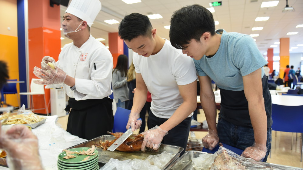 新客增加、复购率提升，饿了么“猜答案免单”助推餐饮加速跑