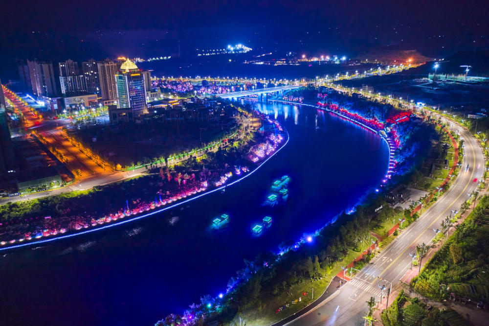 夜游恩阳河比赛落幕,恩阳河复归宁静.
