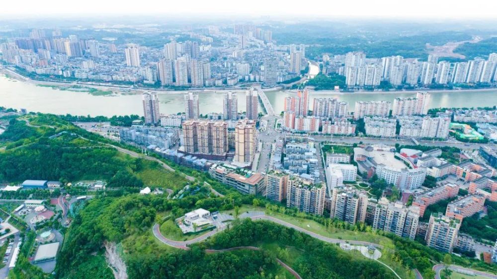 简阳市坚持创建惠民擦亮文明底色