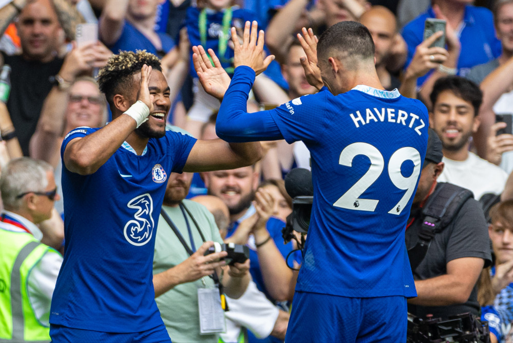 火爆的伦敦德比场上火星四溅2比2场外主帅两度冲突双双被罚下