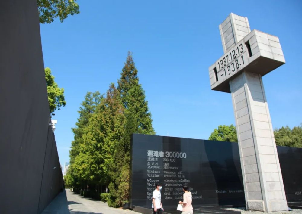 敏感时刻“拜鬼”，日本政客对侵华历史缺乏真正反思｜新京报专栏