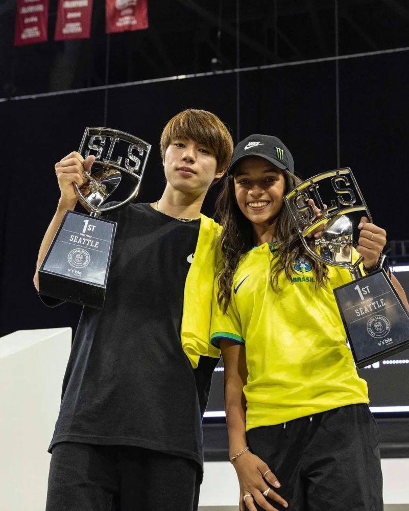 巴西小仙女rayssa再次捧杯_腾讯新闻