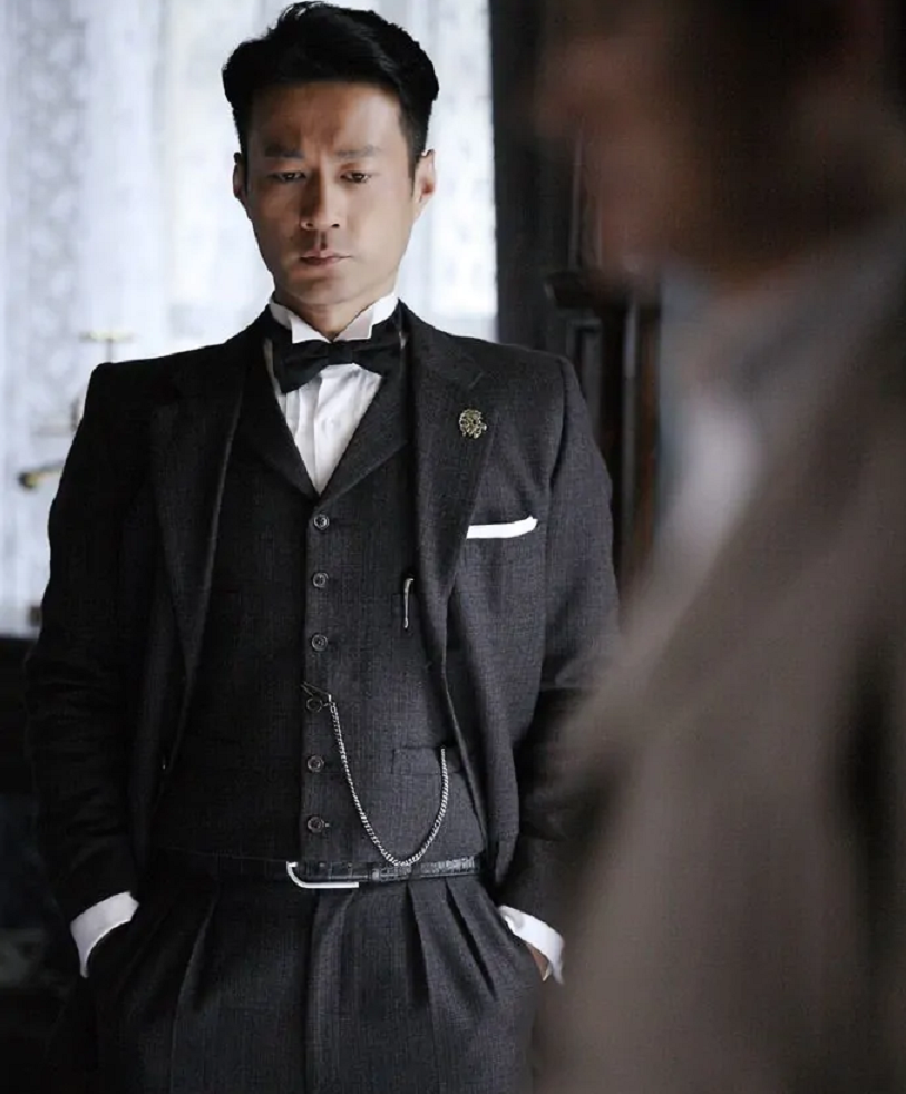 某杂志在采访谭凯的时候,曾这样描述他:他是一个拥有艺术家气质的演员