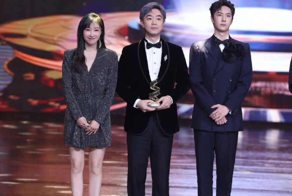 微博之夜王一博王俊凯同台大鹏预定王一博的下部电影